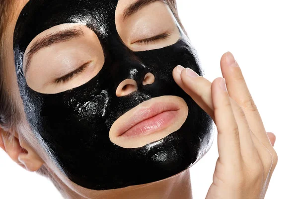Krásná Žena Očistným Černou Masku Tváři Izolované Bílém Pozadí — Stock fotografie