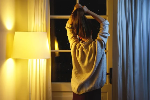 Beautiful Woman Standing Window — Stock Photo, Image