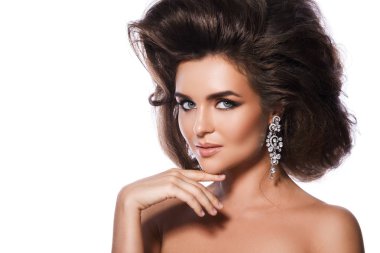 Güzel bir saç modeli ve makyaj ile Muhteşem kadın