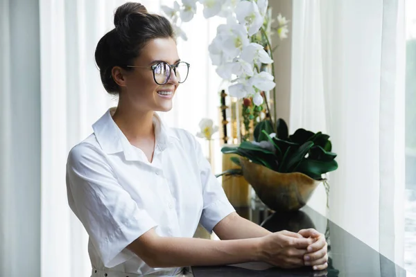 Businesswoman in white shirt in the office — Stock Photo, Image