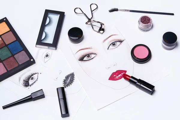 Face charts and different makeup objects and cosmetics — Stock Photo, Image