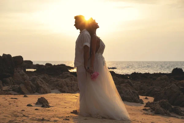 Young married couple in embrace is celebrating their wedding on — Stock Photo, Image