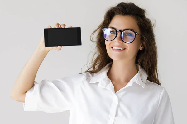 Businesswoman showing smartphone display — Stock Photo, Image