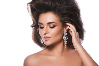 Güzel bir saç modeli ve makyaj ile Muhteşem kadın