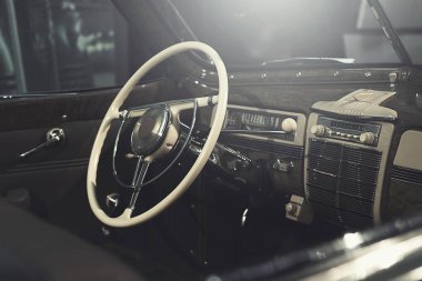 Direksiyon simidi ve retro iç parçası