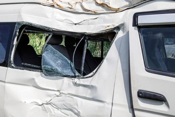 Smashed minivan after serious car accident — Stock Photo, Image