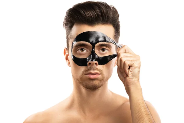 Ung kille med en svart kol mask på hans ansikte på vita bakgr — Stockfoto