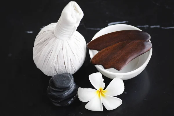 Инструменты для различных видов азиатских массажей — стоковое фото