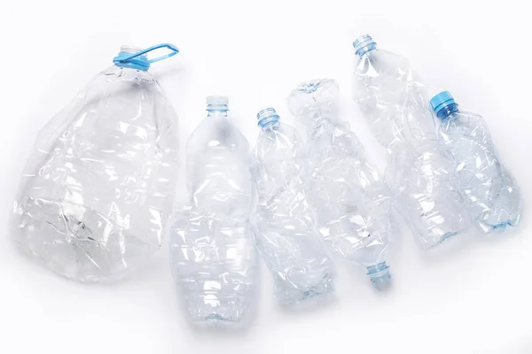 Concepts of pollution and recycling. Different used plastic bott — Stock Photo, Image