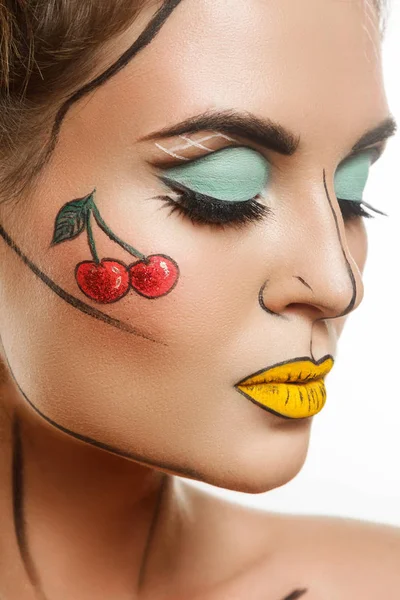 Piękny model z twórczego makijażu pop art — Zdjęcie stockowe