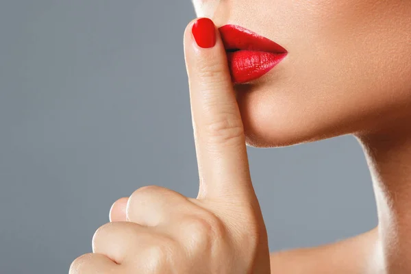 Woman is showing  shush or silence gesture — Stock Photo, Image