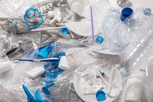 異なるプラスチック廃棄物の山 — ストック写真