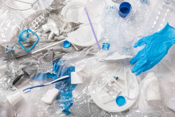 Mucchio di diversi rifiuti di plastica — Foto Stock