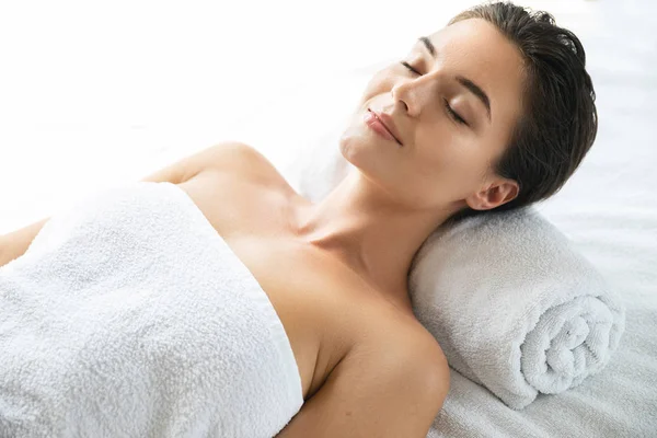 Young and beautiful woman is lying and relaxing after massage se — Stock Photo, Image