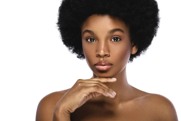 Portret van jonge en schattige Afrikaanse vrouw — Stockfoto