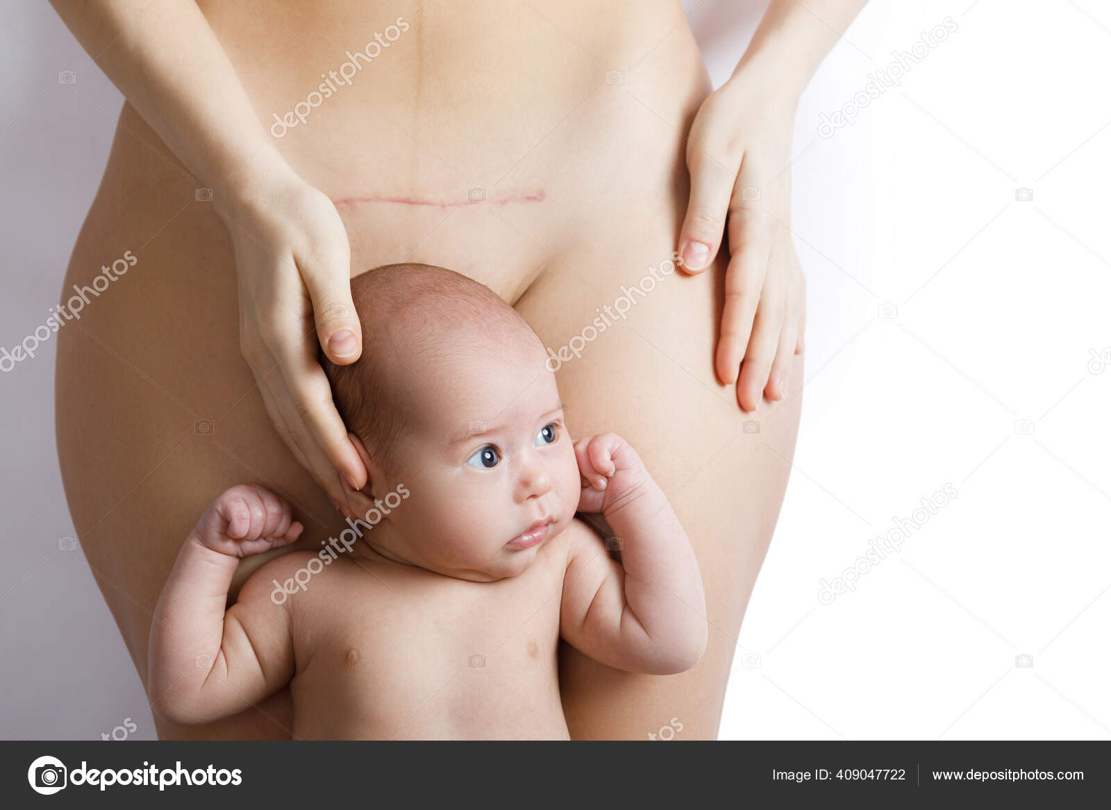 Bebê Recém-nascido Na Barriga Da Mãe Foto de Stock - Imagem de