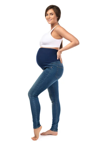 Молодая Беременная Женщина Джинсах Беременных Белом Фоне — стоковое фото