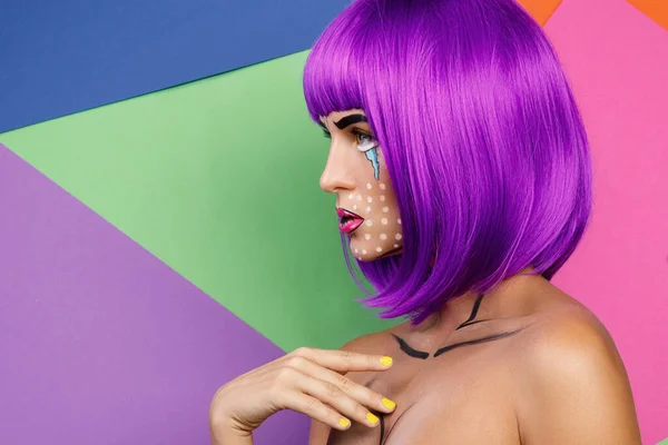 Model Creatief Beeld Met Pop Art Make Tegen Kleurrijke Achtergrond — Stockfoto
