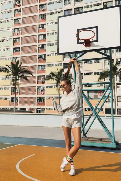 Young Stylish Woman Posing Choi Hung Estate Basketball Court Hong — Stock Photo, Image