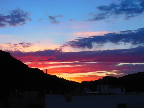 Coucher Soleil Coloré Magnifique Dans Les Montagnes — Photo