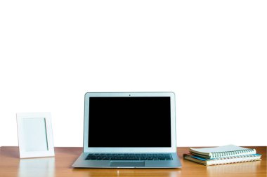 üstten görünüm bilgisayar nootebook ahşap arka plan üzerinde