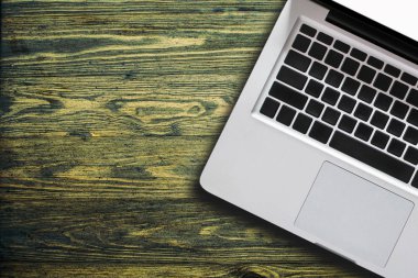 üstten görünüm bilgisayar nootebook ahşap arka plan üzerinde