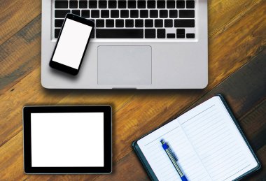 üstten görünüm bilgisayar nootebook ahşap arka plan üzerinde