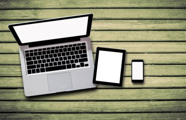 üstten görünüm bilgisayar nootebook ahşap arka plan üzerinde