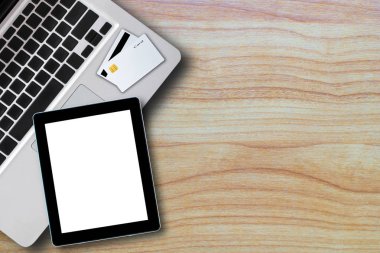 üstten görünüm bilgisayar nootebook ahşap arka plan üzerinde