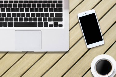 üstten görünüm bilgisayar nootebook ahşap arka plan üzerinde