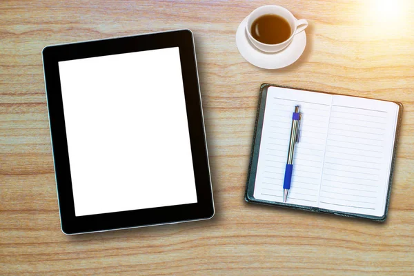 üstten görünüm bilgisayar nootebook ahşap arka plan üzerinde