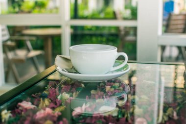 üstten görünüm kahve Kupası ahşap arka plan üzerinde