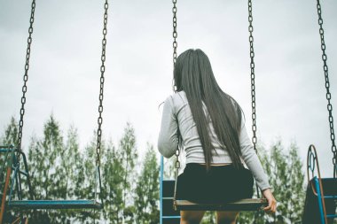 Yalnız kadınlar ve boş bir odada yalnız adam