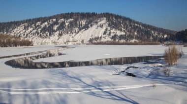 Kış kroki Nehri üzerinde. Sibirya. Novokuznetsk