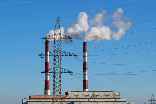 Tecnologia ambientalmente avançada usando gás metano. Produção de eletricidade com baixas emissões de efeito estufa. Produção de energia limpa . — Fotografia de Stock