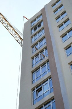 Yeni bir evin şantiyesi. Yapım aşamasında yeni evin dış görünümü. Şantiye.
