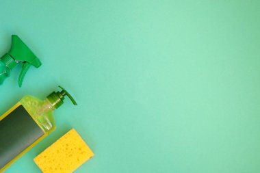 Sprey, fotokopi alanı üst görünüm temizlik ürünleri. Ev işleri ve ev konsepti. Temizlik işleri. Düz yatıyordu.