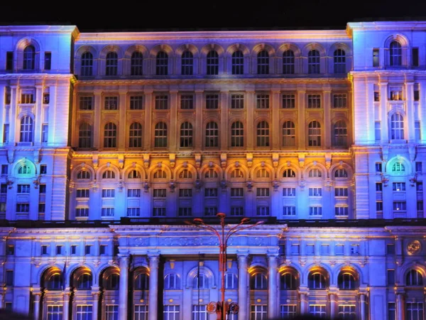 Oświetlony Pałac Bukareszcie — Zdjęcie stockowe