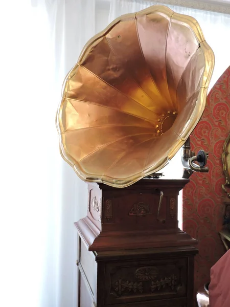 Vieux Gramophone Dans Musée — Photo