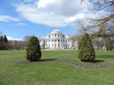 Bahar park, Saint-Petersburg sarayda görünümünü