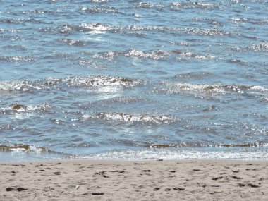 Baltık Denizi'nin köpüklü dalgalar