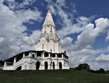 Yaz Moskova'da eski katedral
