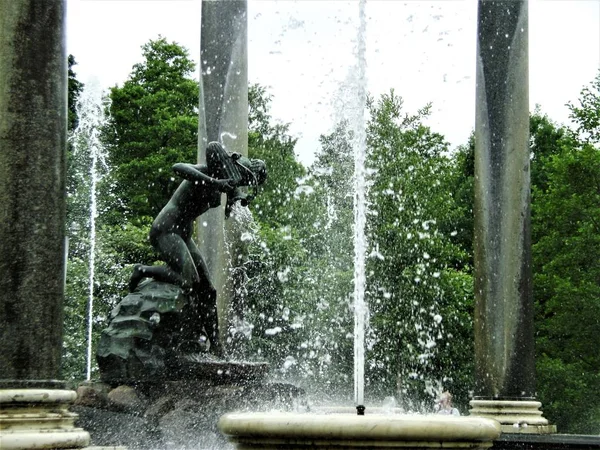 Fontana Nel Parco Estivo Peterhof — Foto Stock