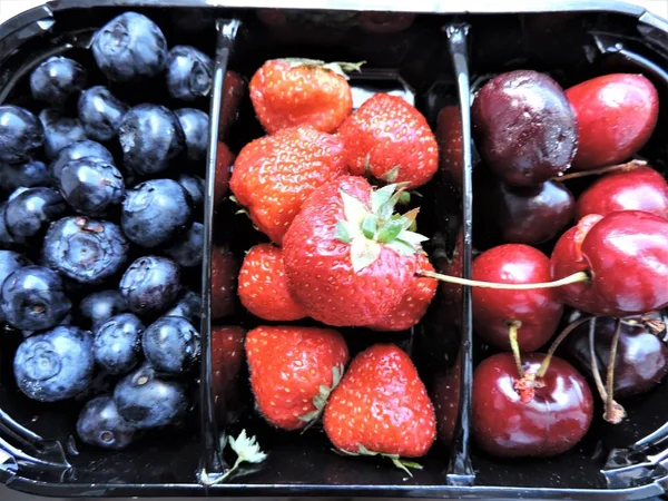 Box Fresh Berries Garden — Stock Photo, Image