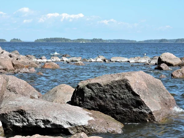 Zicht Oostzee Stenen Aan Kust Kotka Finland — Stockfoto