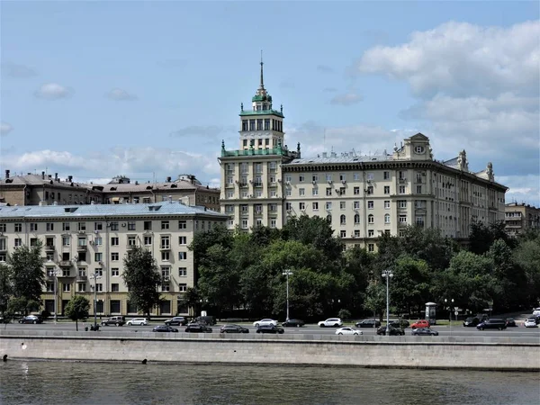 Widok Domy Nasypie Lecie Moskwa Rosja — Zdjęcie stockowe