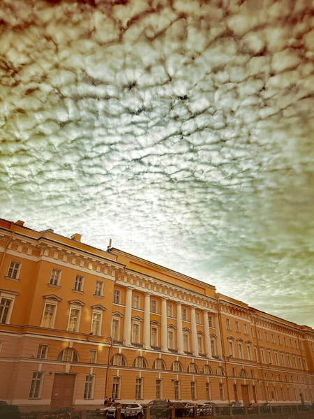 Gamla Stenhus Och Vacker Himmel Sankt Petersburg — Stockfoto