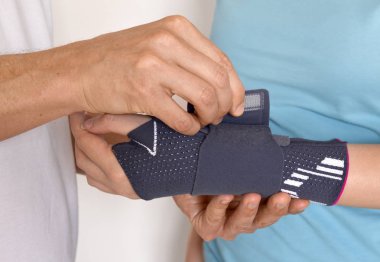 Bilek Ateli fizyoterapist bilek kol ateli bilek bandajı