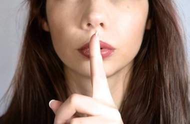 gizli sessiz dudaklar kadın parmak Dizin sessizlik pst