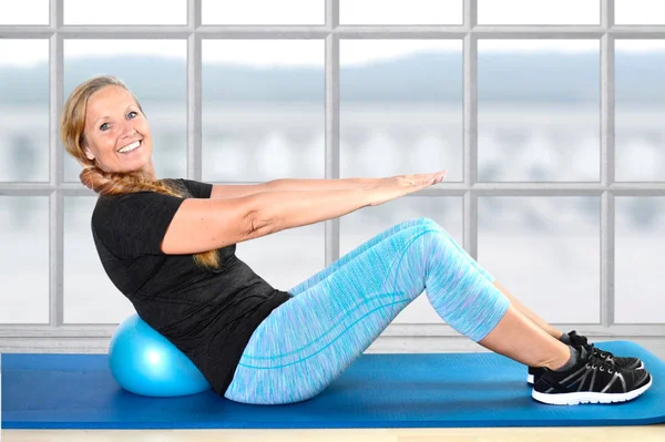 Yoga meditasyon emekli emekli üst düzey kıdemli eski uygun